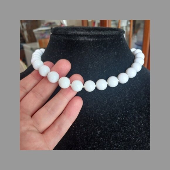 Vintage Marvella white beaded choker - Picture 3 of 4